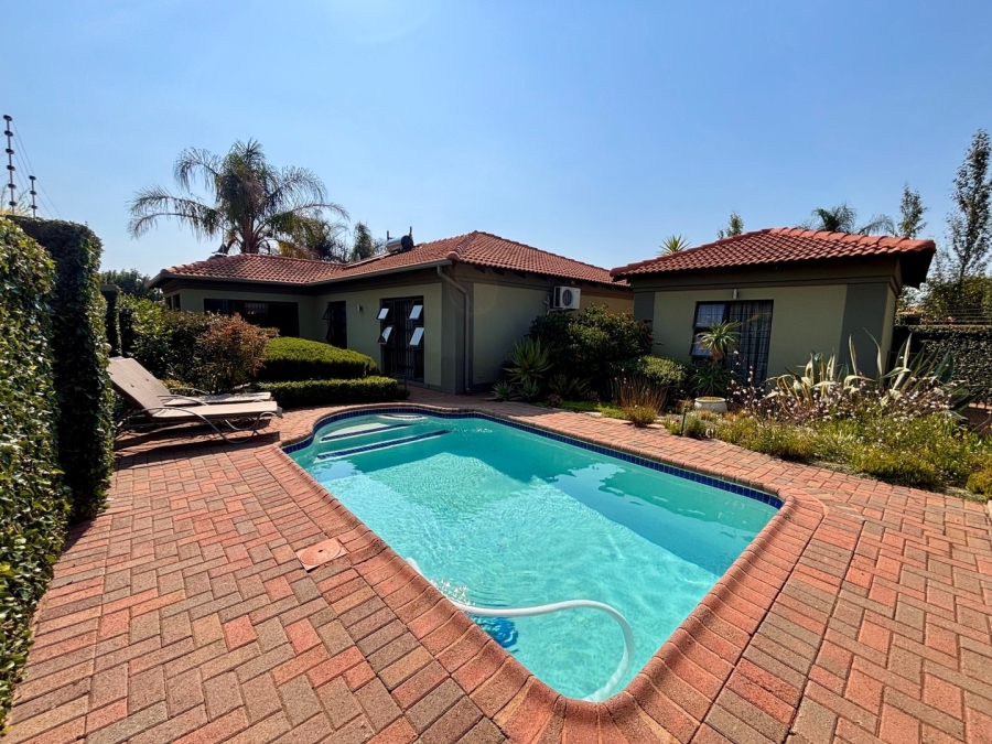 3 Bedroom Property for Sale in Flamwood North West